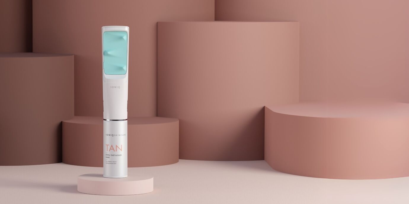 Ioniq ONE Sprayer vor Design-Hintergrund