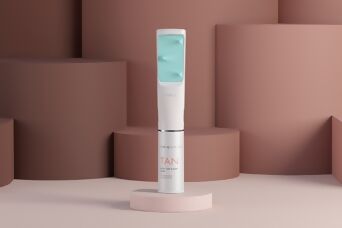 Ioniq ONE Sprayer vor Design-Hintergrund