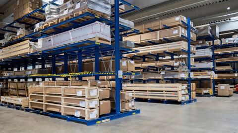 Warehouse with several high-bay warehouses