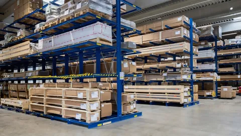 Warehouse with several high-bay warehouses