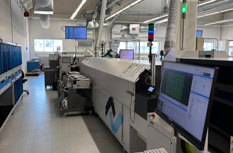 solutions-produktreise-smd-maschine.jpg